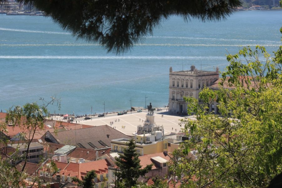 Vue sur la place du Commerce depuis le Castelo Sao Jorge