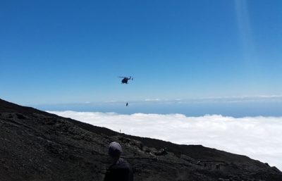 Hélitreuillage au sommet du Piton de la Fournaise
