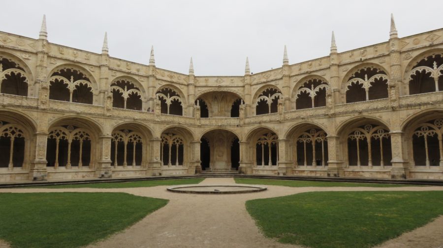Le cloître du Monastère des Hiéronymites