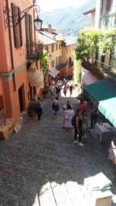 Dans les rues piétonnes de Bellagio