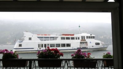 Le bateau navette depuis le restaurant de l'île des pêcheurs (îles Borromées) Le bateau navette depuis le restaurant de l'île des pêcheurs (îles Borromées)