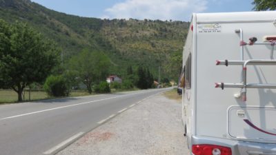 Arrêt casse croûte sur les bords de la Moraca - Monténégro