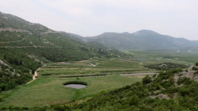 La plaine verdoyante près de Klek - Croatie