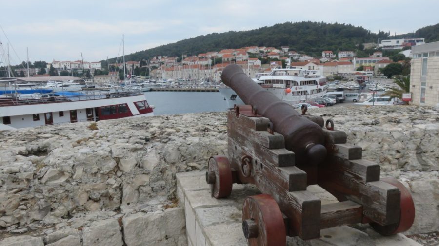 Les canons de la forteresse de Korcula - Croatie
