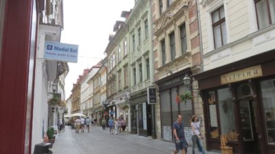 Dans les rues piétonnes du centre ville de Ljubljana (Slovénie)