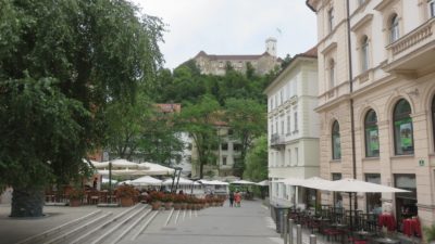Terrasses de café en centre ville de Ljubljana -Slovénie