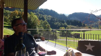 Déjeuner sur la terrasse de la maison de Lungern - Suisse