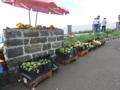 Vente de fruits près du phare de Sao Jorge - Madère