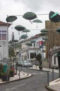 Les rues décorées de parapluies à Ponta Delgada - Madère