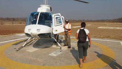 Départ pour le survol des chutes Victoria - Zimbabwe