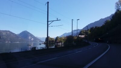 Sur la route en Suisse vers Lungern depuis Crolles en Isère 