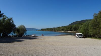 Randonnée au bord du lac de Sainte-Croix
