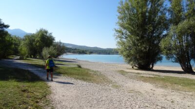 Randonnée au bord du lac de Sainte-Croix