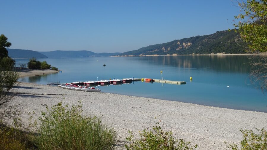 Randonnée au bord du lac de Sainte-Croix