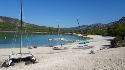 Randonnée au bord du lac de Sainte-Croix