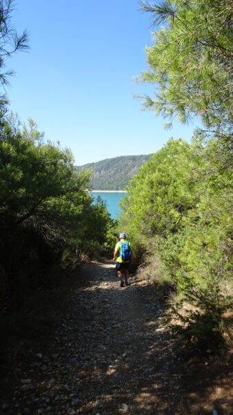 Randonnée au bord du lac de Sainte-Croix
