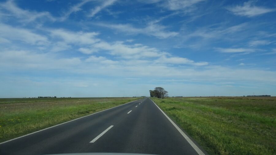 Sur la route entre Monte Hermoso et Balneario El Condor - Argentine